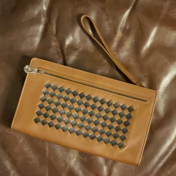 💸PENDING 💸 NWT & COA Bottega Veneta Clutch/Wristlet $1,050 - Picture 2 of 7